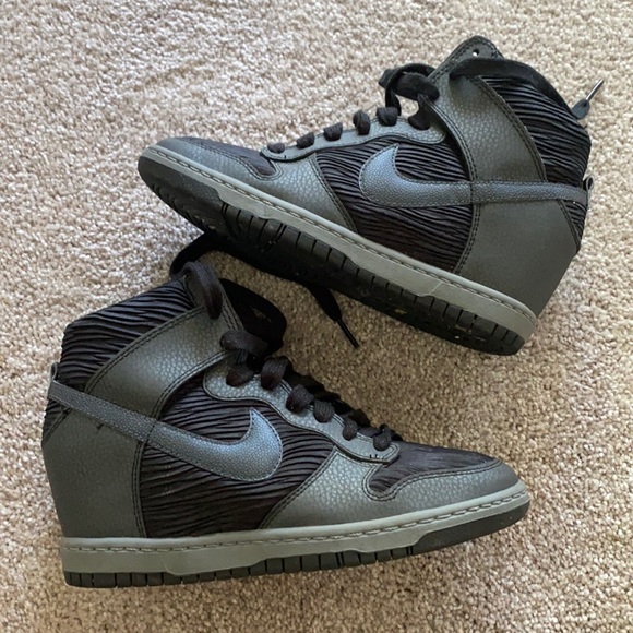 Shoes - NIKE SKY HI DUNKS